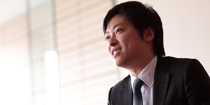 経営企画職に就く社員が話している様子