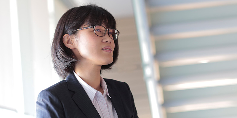 人事職に就く社員の業務中の様子