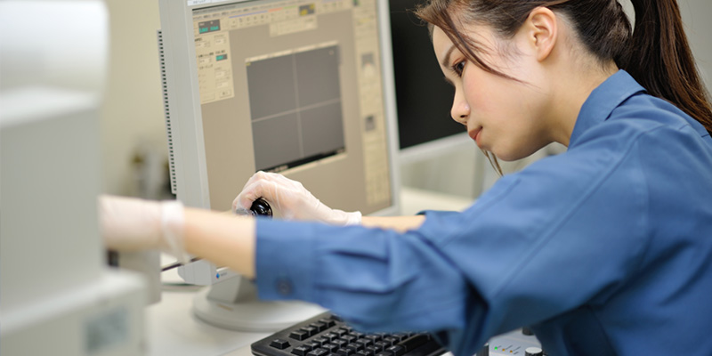 2018年入社 女性社員の仕事風景