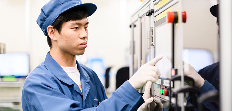 2018年入社 コネクタ 機械オペレーター担当社員(取材当時)の写真