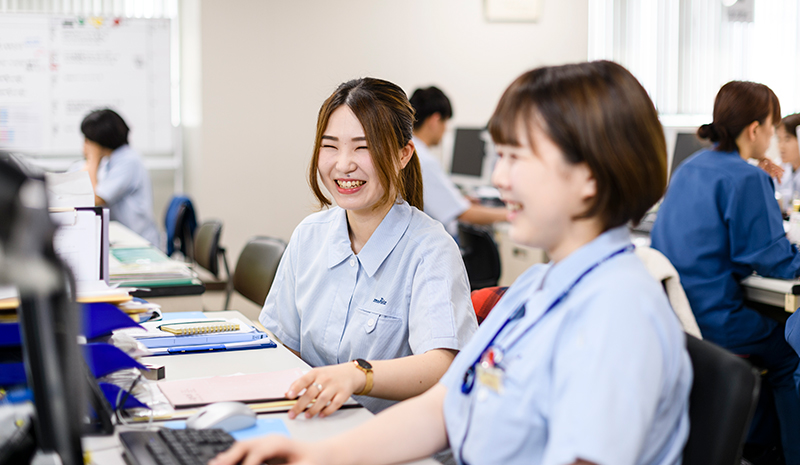 2018年入社 生産管理担当社員(取材当時)の相談風景